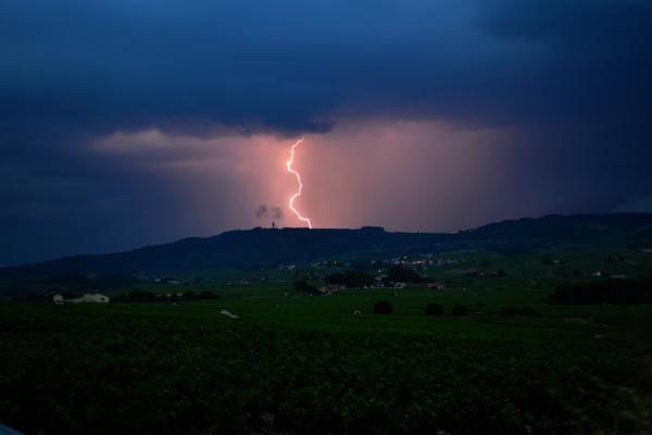 couvreur Rhône-Alpes , zingueur Rhône-Alpes , étanchéité Rhône-Alpes , Attila Vienne 38200.