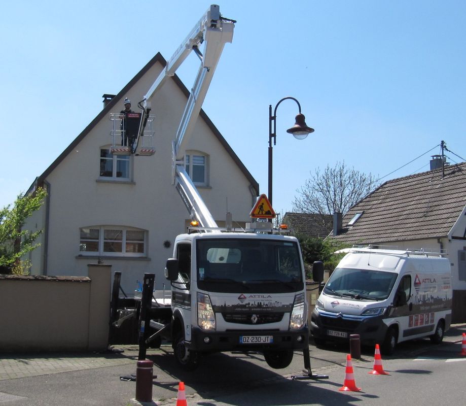 Pose des toles laquées depuis notre nacelle