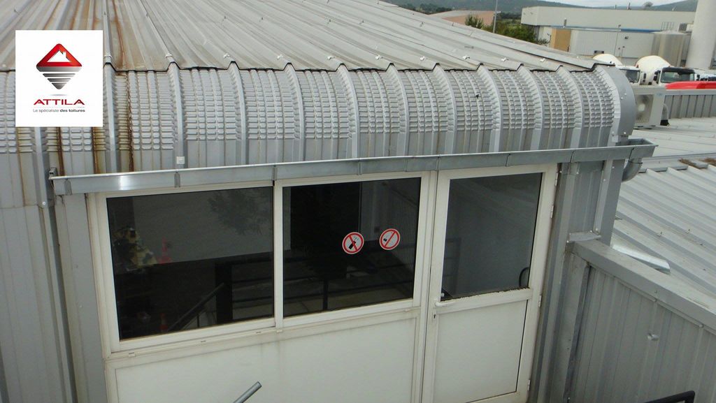 création d'une évacuation d'eau de pluie et d'un chéneau Attila Sète Agde