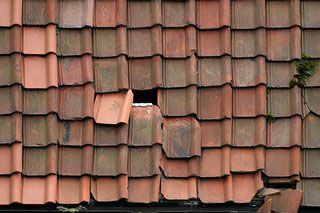 Tuiles manquantes ou cassées