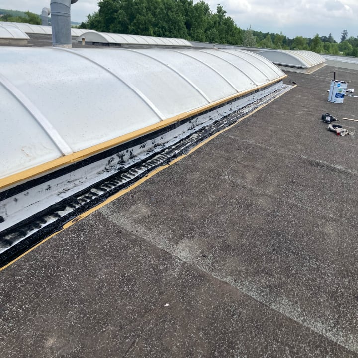 Un toit terrasse avec réparation sur étancheité à Nersac en Charente par Attila reparation-etancheite-sur-toit-terrasse-a-nersac-charente-attila