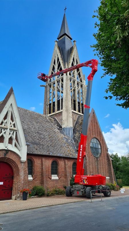 Nacelle pour entretien et réparations sur l’église de Vermand Saint-Quentin