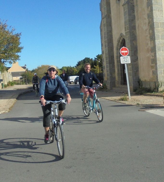 perrine et marc en velo.jpg