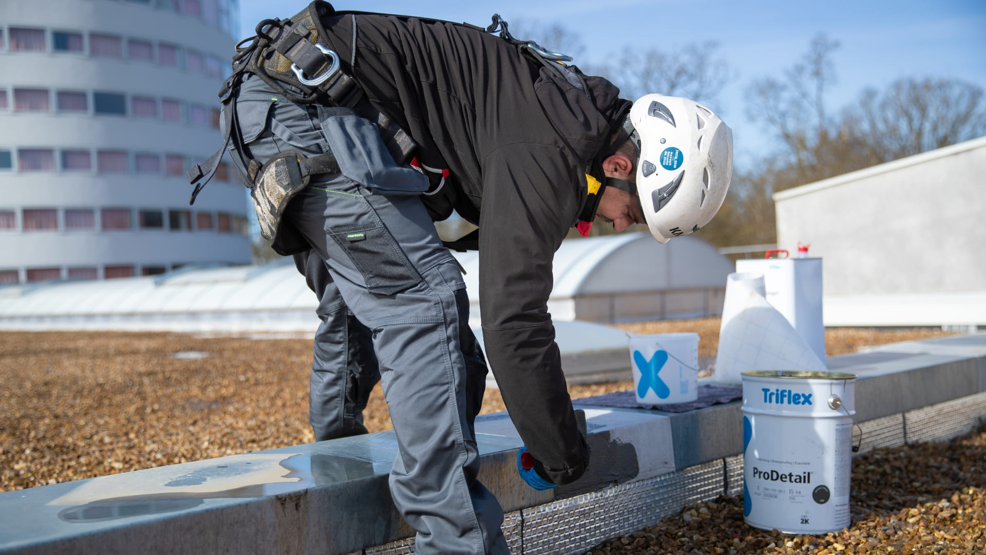 Application de résine Triflex pour l'étanchéité du toit