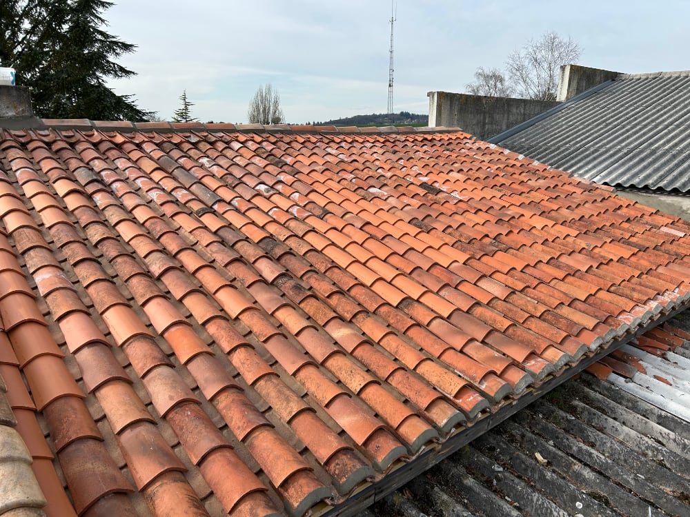 Entretien de toiture à Soyaux avant l’hiver – prévenir les infiltrations signes de fuites à Soyaux (16800)